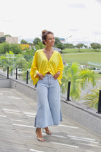 Cargar imagen en el visor de la galería, Blusa Bufante Amarela
