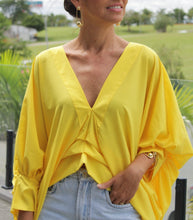Cargar imagen en el visor de la galería, Blusa Bufante Amarela