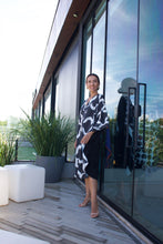 Carregar imagem no visualizador da galeria, Kaftan Slim Midi Preto e Branco