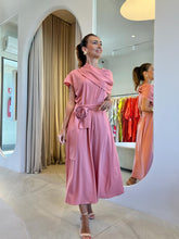 Carregar imagem no visualizador da galeria, Vestido Alice Rosé + Faixa e Flor