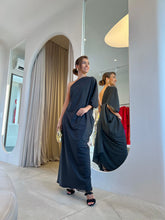 Carregar imagem no visualizador da galeria, Vestido Lola Dupla Face Animal Print e Preto