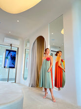 Carregar imagem no visualizador da galeria, Vestido Duda com Flor