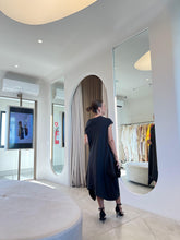 Cargar imagen en el visor de la galería, Vestido Iara com Gola Preto