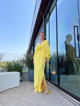 Cargar imagen en el visor de la galería, Kaftan Bufante Amarelo + Flor