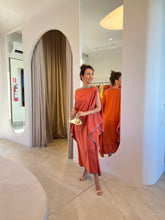 Cargar imagen en el visor de la galería, Kaftan Moldura Midi Terracota e Cinza