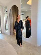 Carregar imagem no visualizador da galeria, Vestido Lívia Preto Acetinado
