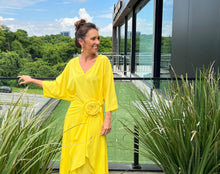 Cargar imagen en el visor de la galería, Kaftan Nó Amarelo + flor