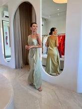 Carregar imagem no visualizador da galeria, Vestido Cynthia Dourado