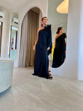 Carregar imagem no visualizador da galeria, Vestido Karla Preto + Flor