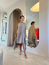 Carregar imagem no visualizador da galeria, Kaftan Simplice Dois Tons Midi Cinza