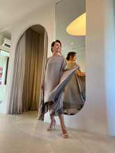 Carregar imagem no visualizador da galeria, Kaftan Simplice Dois Tons Midi Cinza