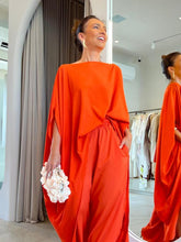 Carregar imagem no visualizador da galeria, Blusa Assimétrica Laranja