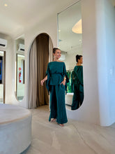 Carregar imagem no visualizador da galeria, Conjunto Blusa Cibelle+ Calça Juliana Verde Esmeralda