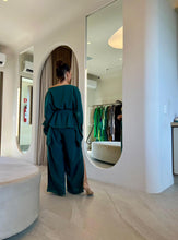 Carregar imagem no visualizador da galeria, Conjunto Blusa Cibelle+ Calça Juliana Verde Esmeralda