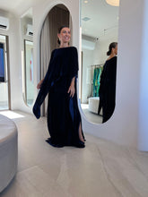 Load image into Gallery viewer, Vestido Silvia Veludo + Capa
