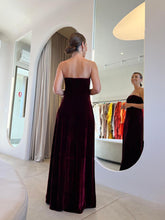 Cargar imagen en el visor de la galería, Vestido Silvia Veludo Bordô