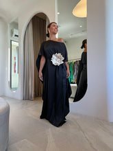 Carregar imagem no visualizador da galeria, Vestido Antônia Preto + Flor