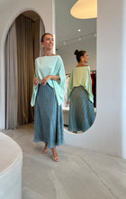 Carregar imagem no visualizador da galeria, Blusa Ampla Verde Menta