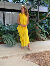 Carregar imagem no visualizador da galeria, Vestido Viviane Amarelo