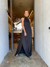 Carregar imagem no visualizador da galeria, Vestido Alessandra com Decote Preto