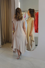 Carregar imagem no visualizador da galeria, Vestido Iara com Gola Nude