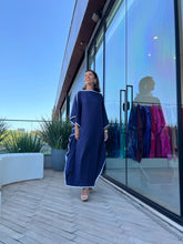 Load image into Gallery viewer, Kaftan Moldura Midi - Azul Marinho e Branco

