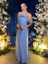Load image into Gallery viewer, Vestido Plumas Carol

