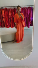Cargar y reproducir el video en el visor de la galería, Kaftan Helô Laranja
