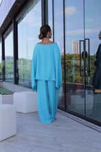 Load image into Gallery viewer, Wide Blue Linen Blouse
